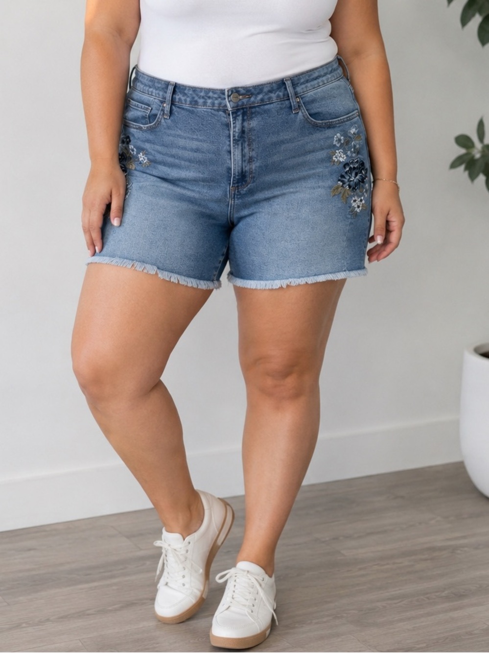NWT Driftwood Lulu Floral Embroidered Shorts 5.5” 24 Plus Boho Romantic Festive
